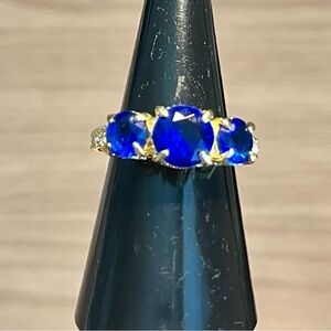 Elegant Blue and Gold Women's Ring